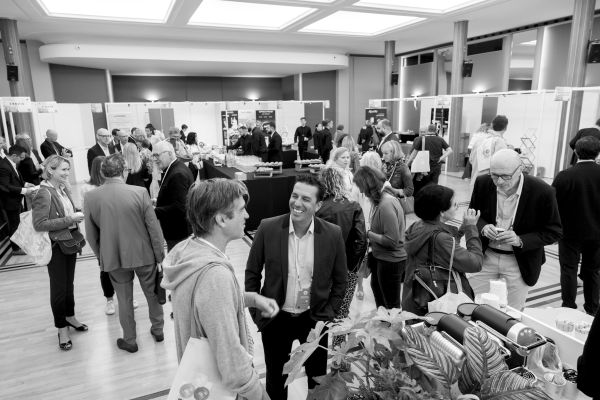 EXPOSITION - Photo 1